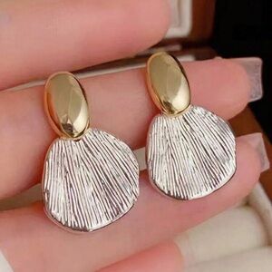 ⚜️ Gold and Silver Textured Earrings